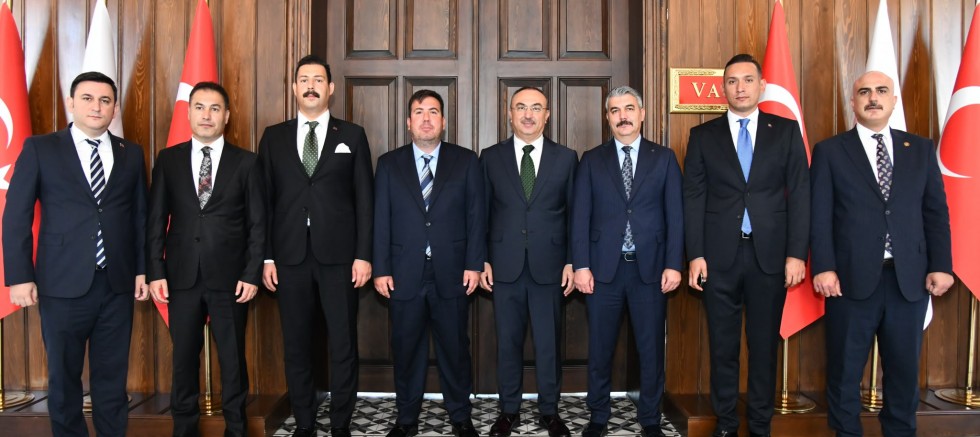 ADLİYEYİ ZİYARET ETTİ