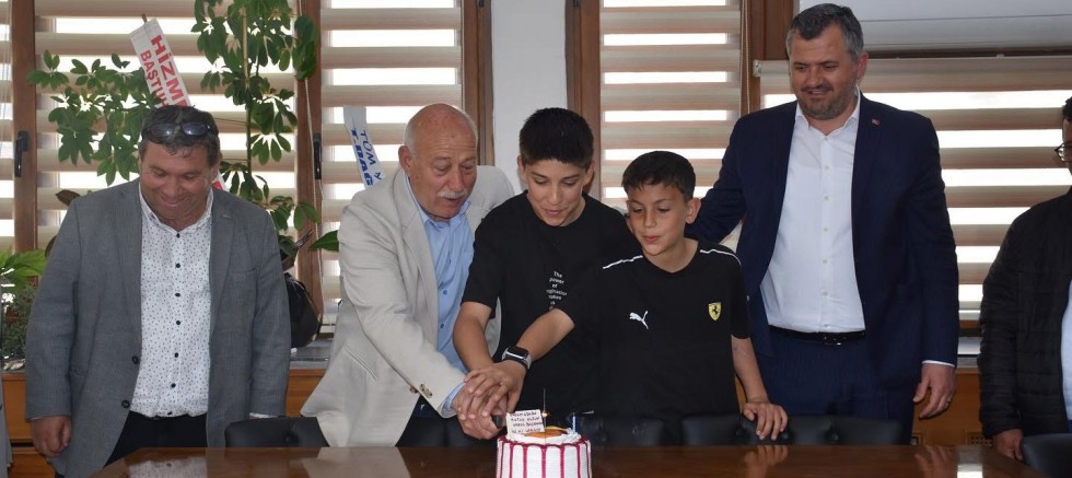 Muratlı’da Başkan Türel’e Sürpriz Jest