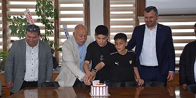 Muratlı’da Başkan Türel’e Sürpriz Jest